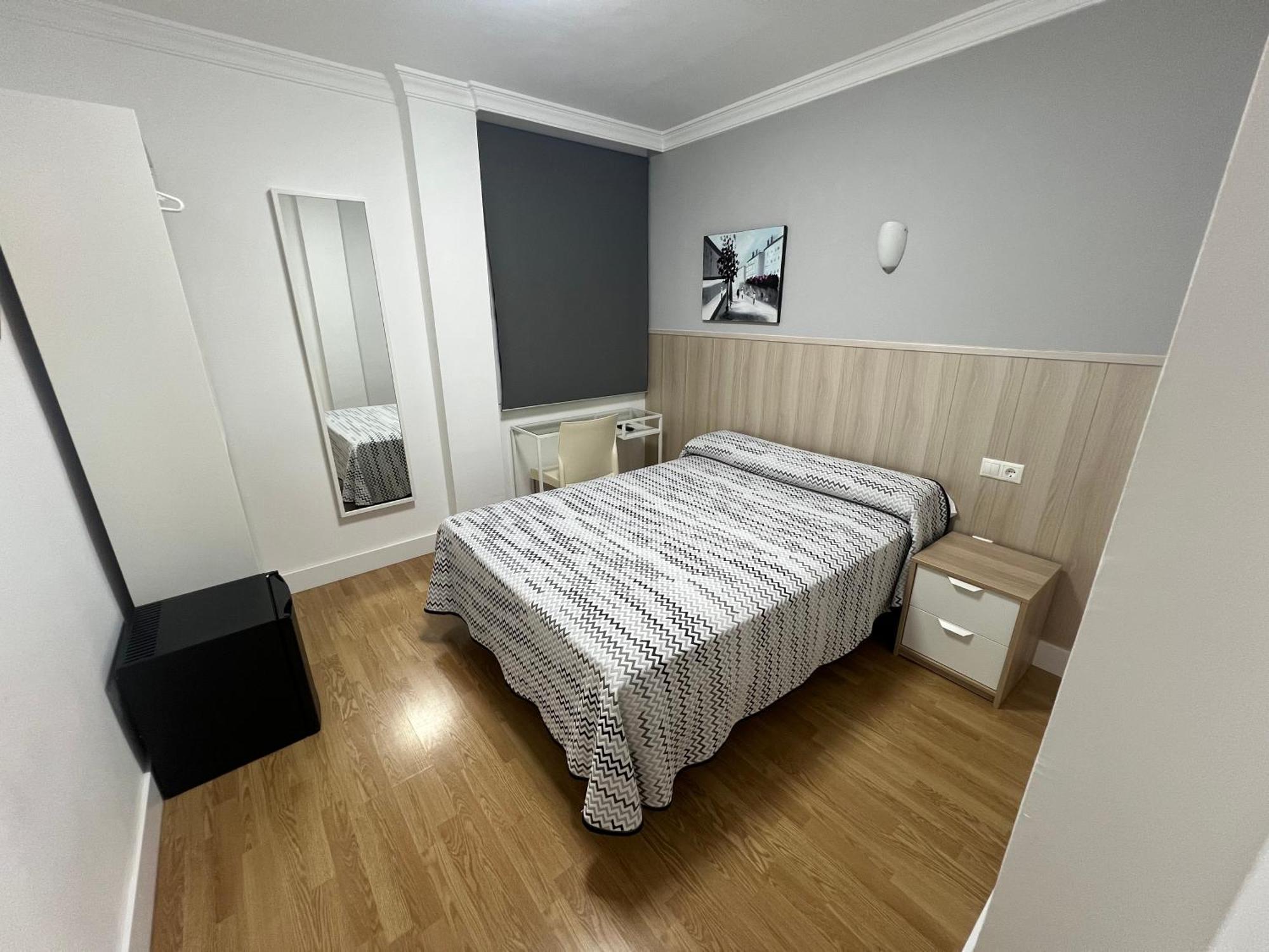 Hotel Dila เบเลซ-มาลากา ภายนอก รูปภาพ