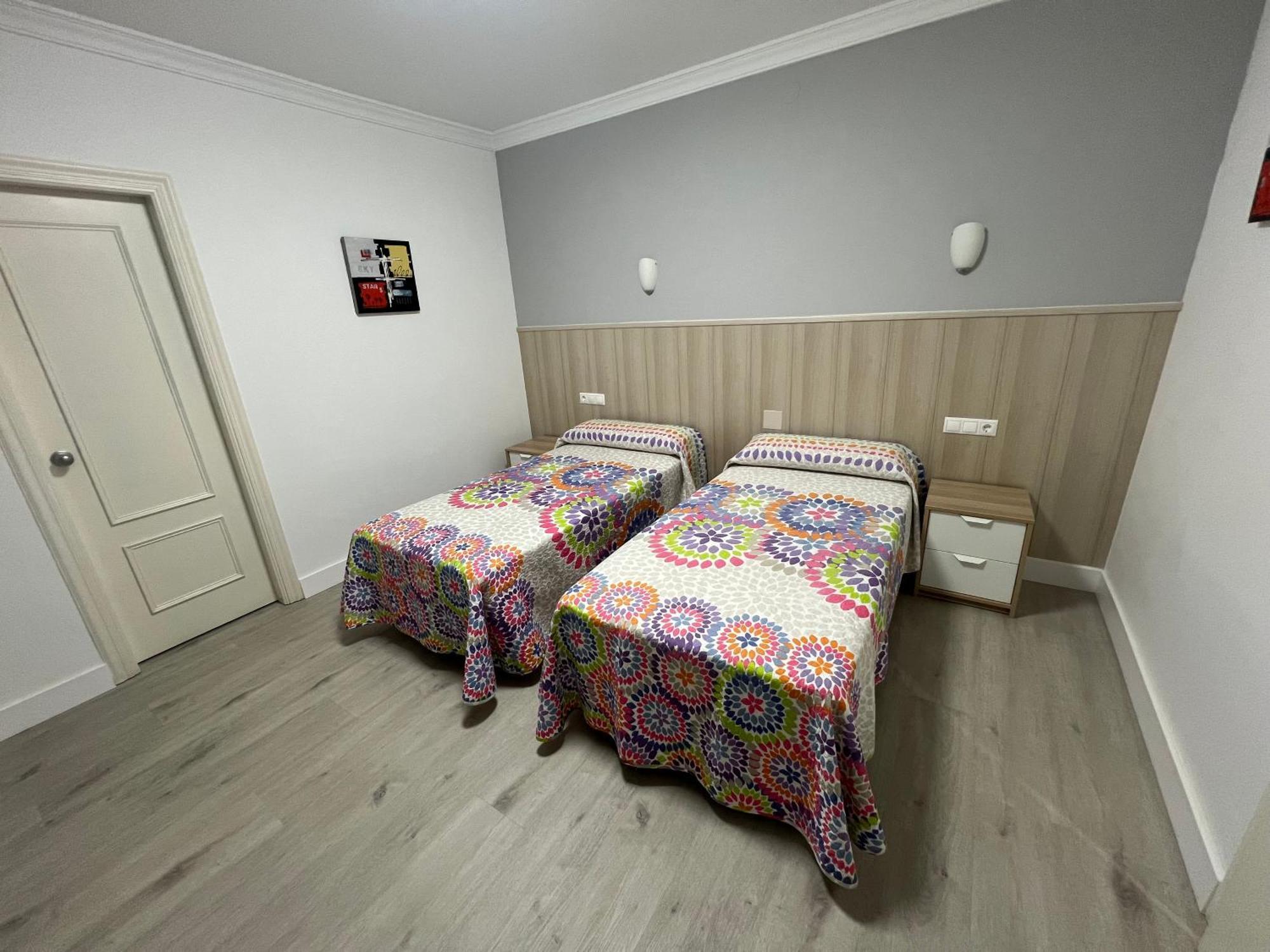 Hotel Dila เบเลซ-มาลากา ภายนอก รูปภาพ