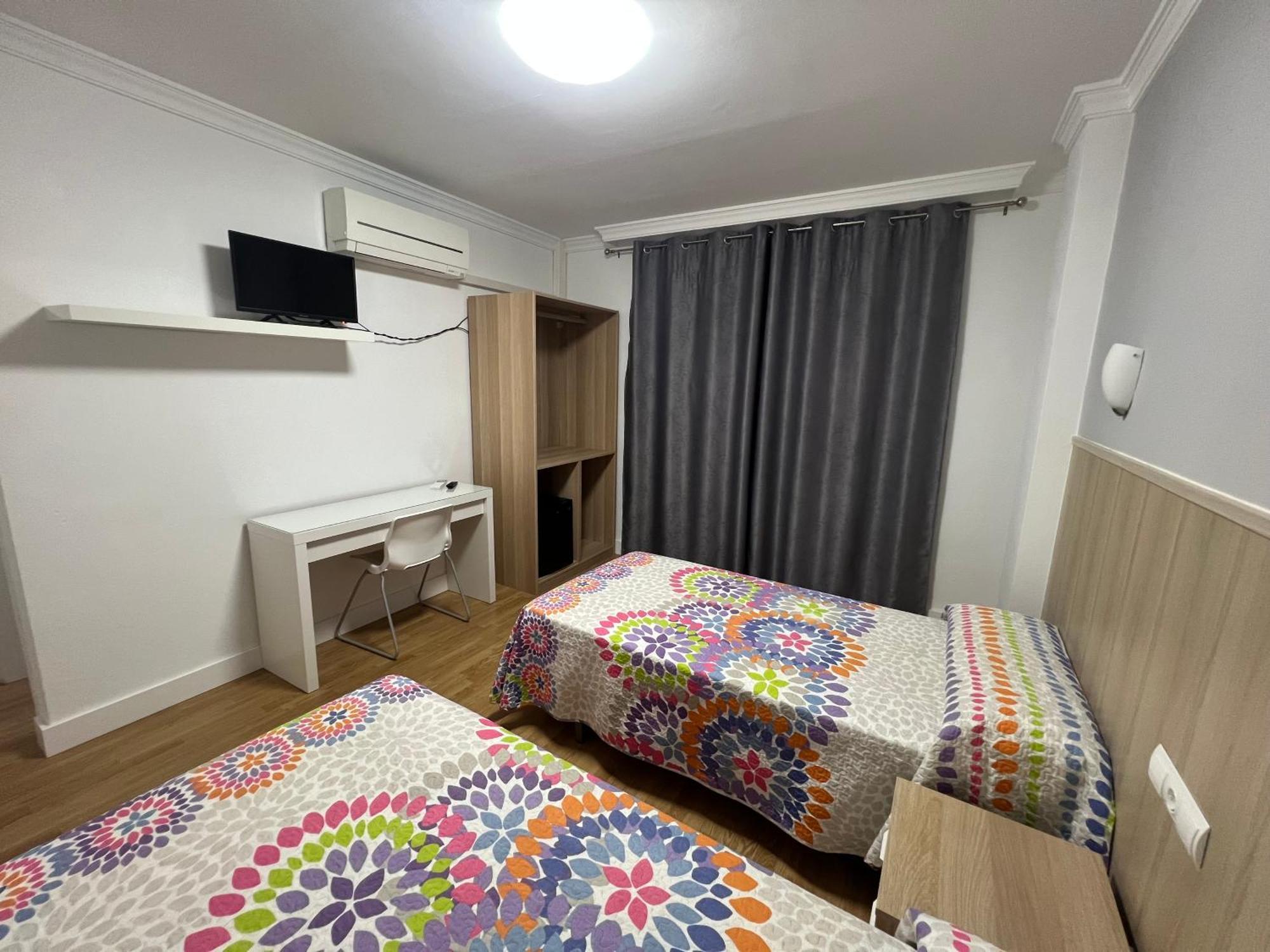 Hotel Dila เบเลซ-มาลากา ภายนอก รูปภาพ