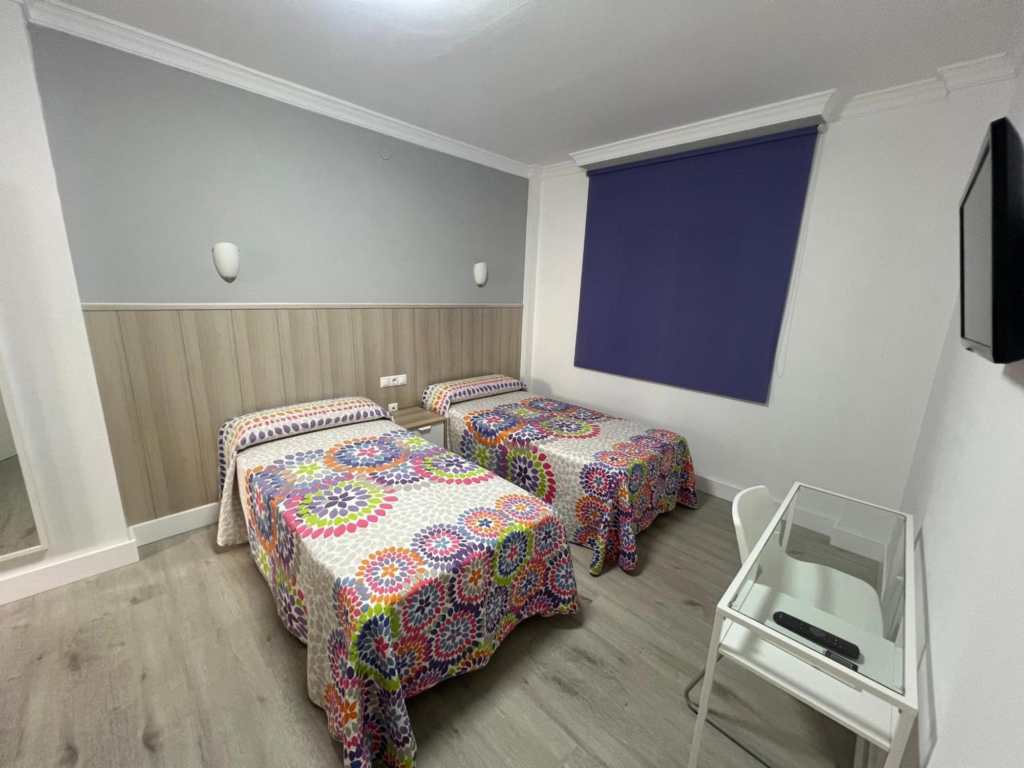 Hotel Dila เบเลซ-มาลากา ภายนอก รูปภาพ