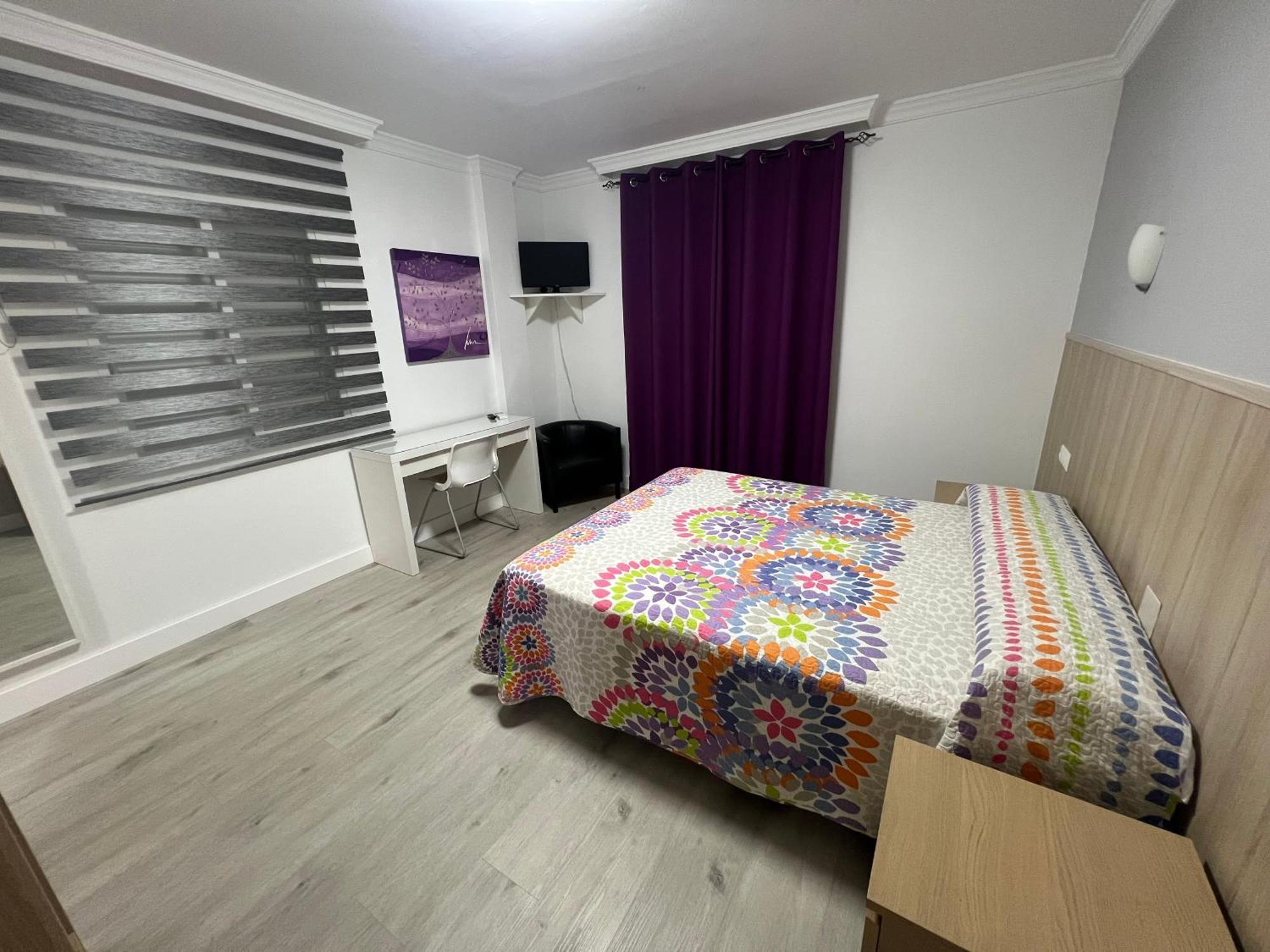 Hotel Dila เบเลซ-มาลากา ภายนอก รูปภาพ